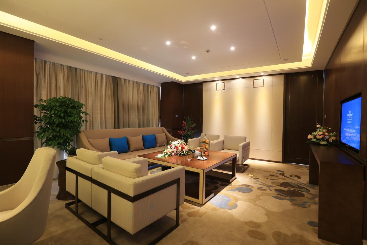 Howard Johnson Xiangyu Plaza Linyi Linyi  Εξωτερικό φωτογραφία